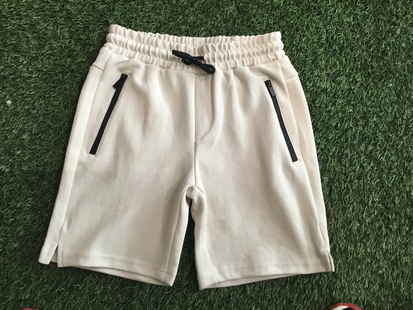 Nukutavake Cream Shorts